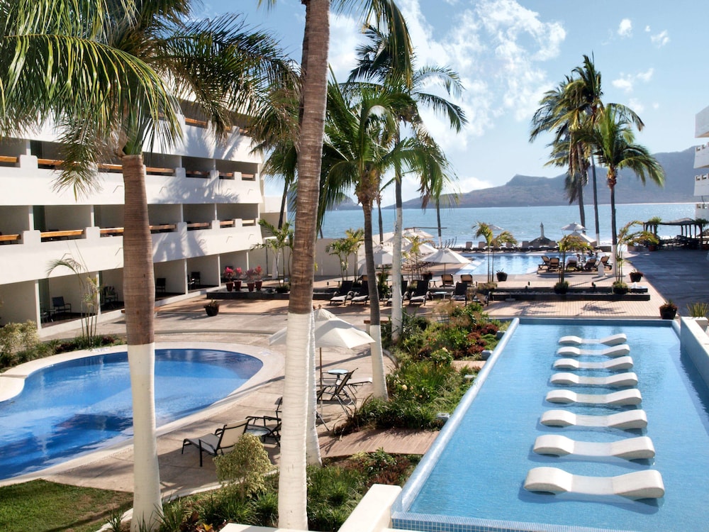 hotels in mazatlan golden zone