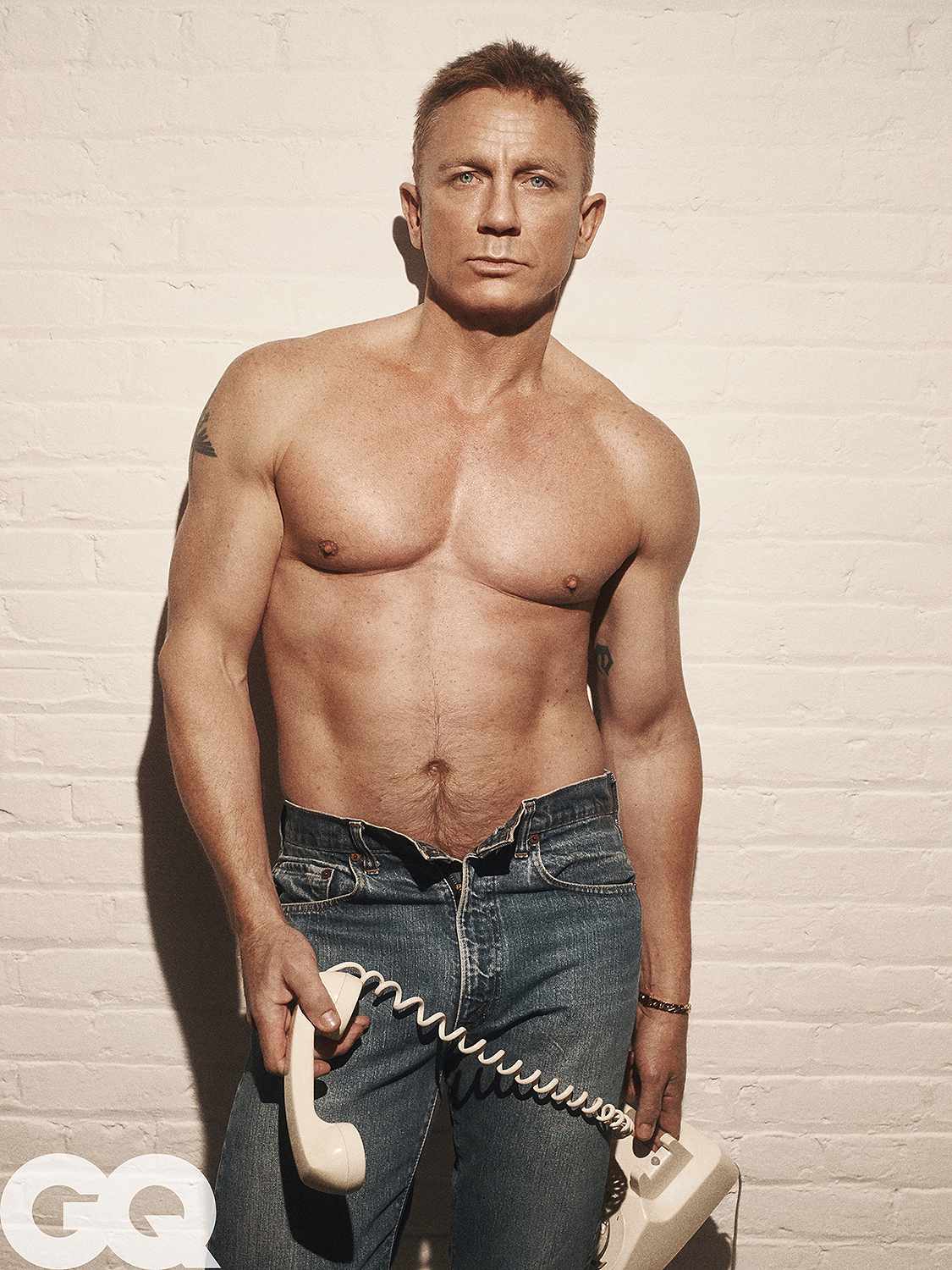 daniel craig shirtless