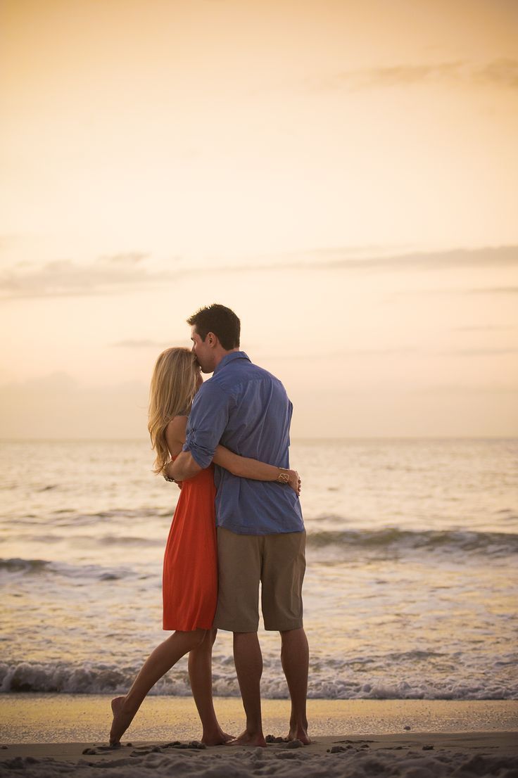 couple beach poses