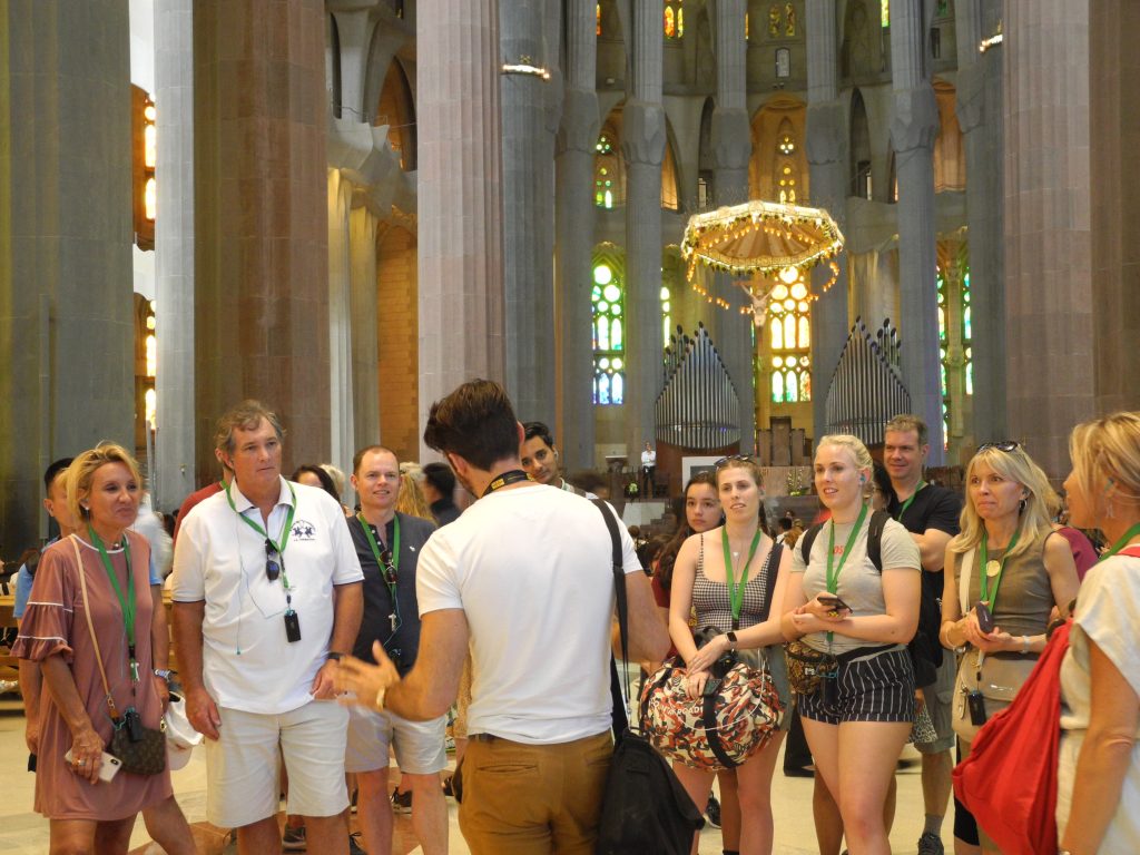 can i wear shorts to sagrada familia