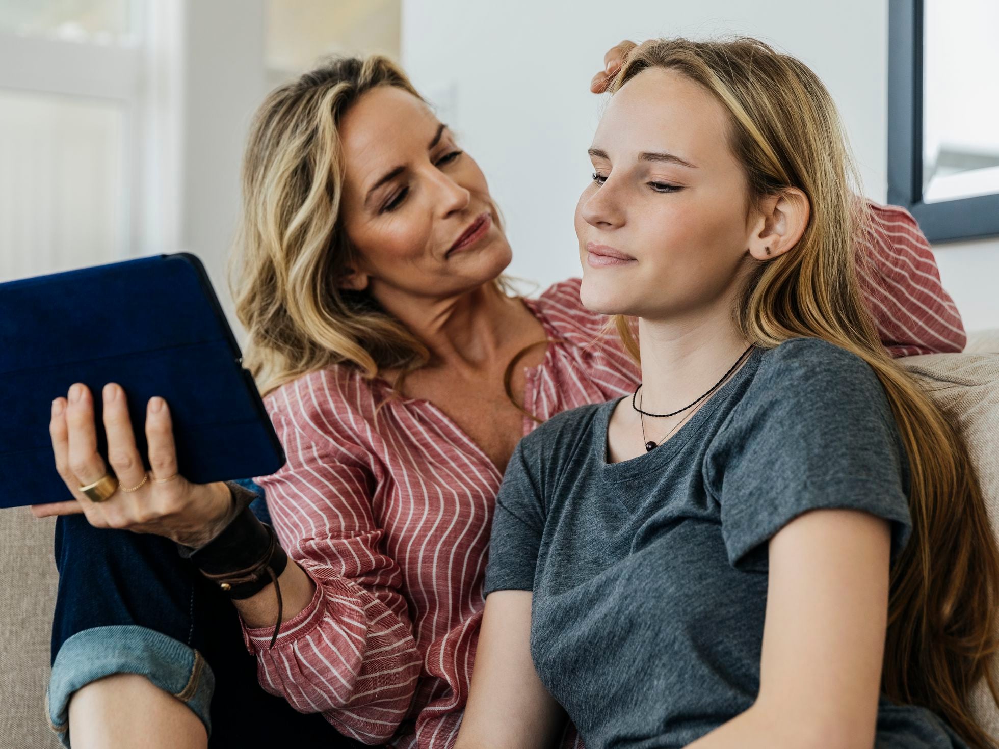 mom and daughter lesbian