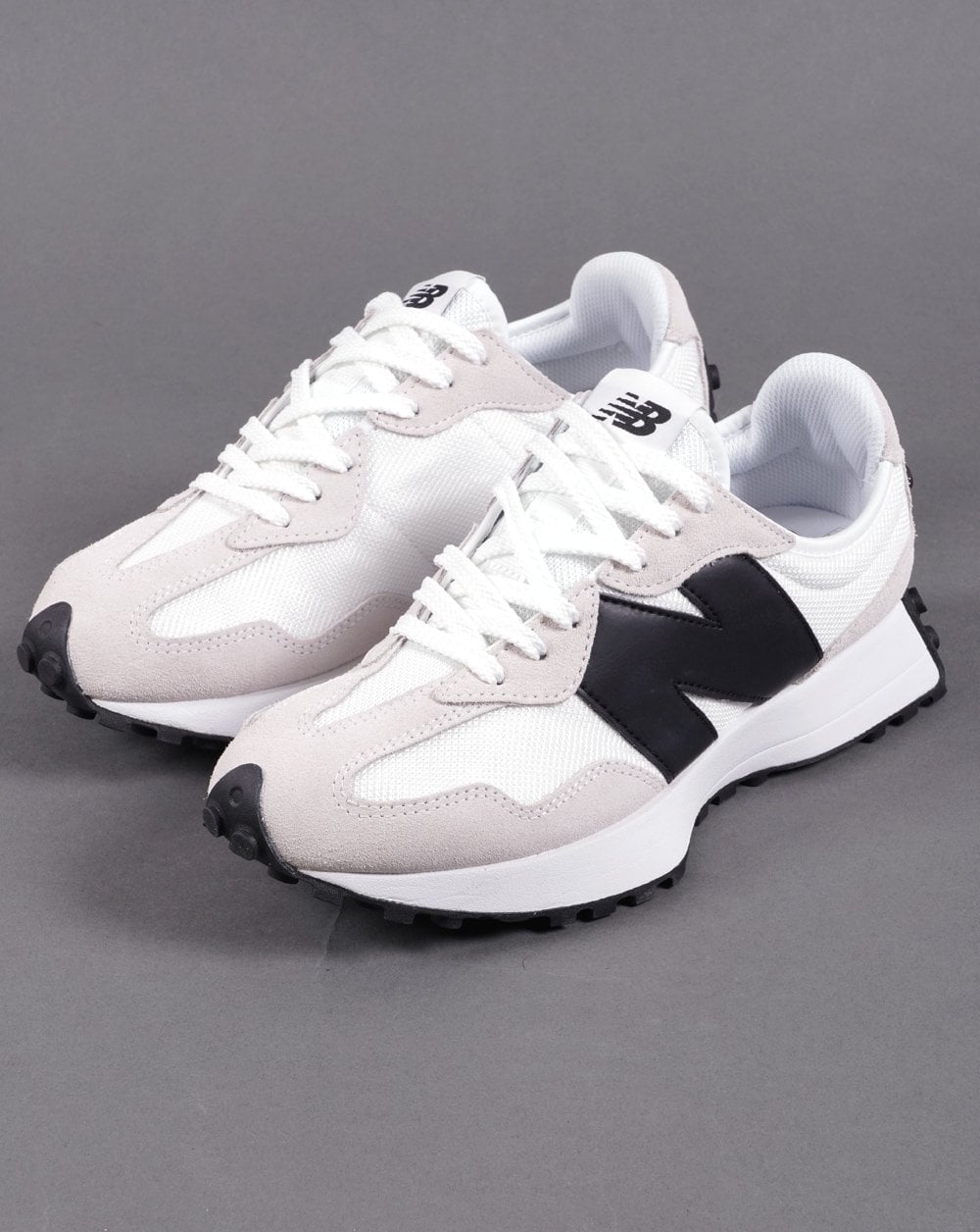 327 trainers in white & black