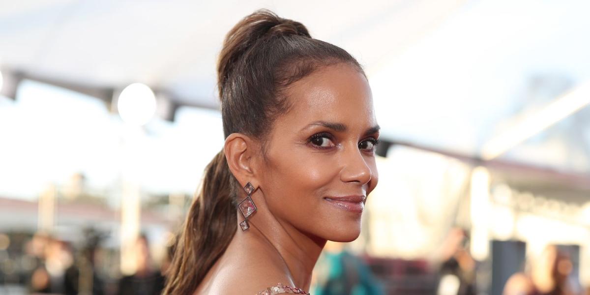 totally naked picture of 56-year-old halle berry