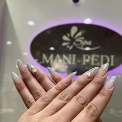 nail salons open sunday near me