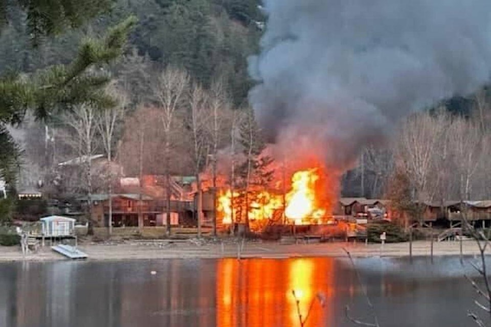 adams lake forest fire