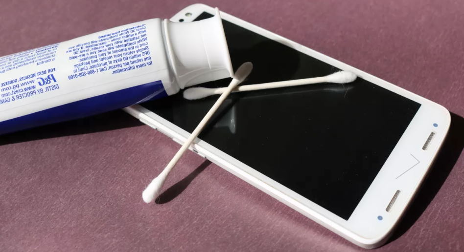 how to fix a cracked phone screen with toothpaste