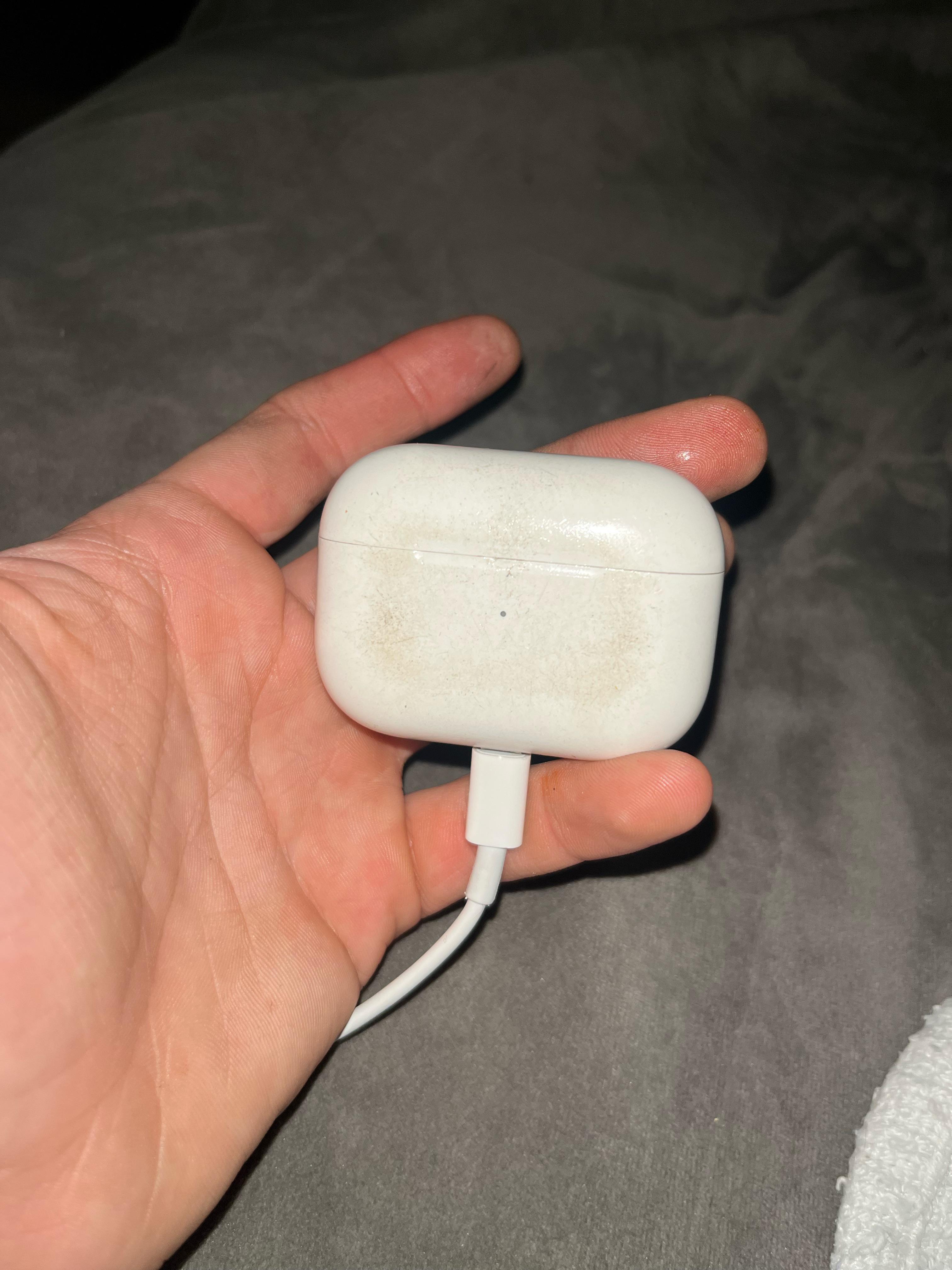 airpods not charging unless plugged in