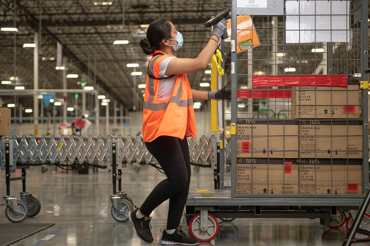 amazon fulfilment centre warehouse associate