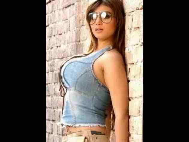 ayesha takia bra size