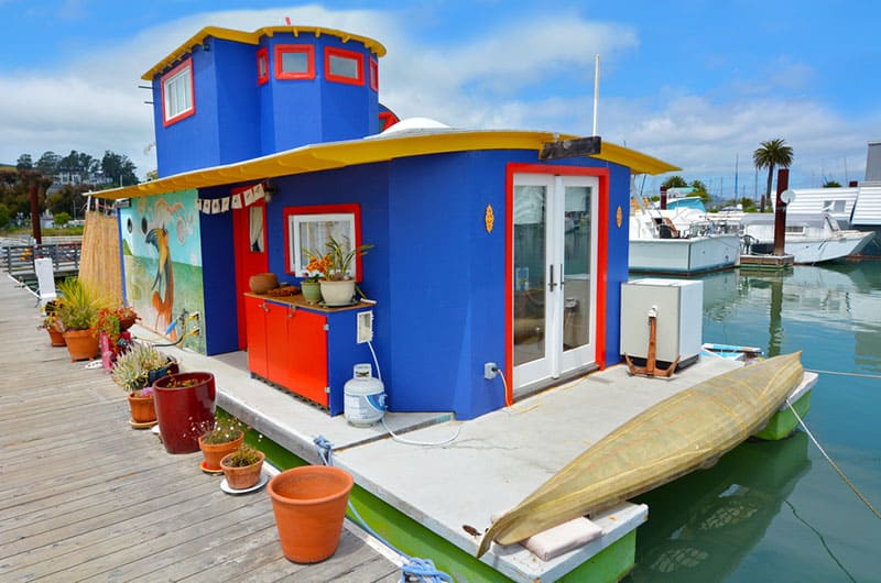 pontoon boat houseboat