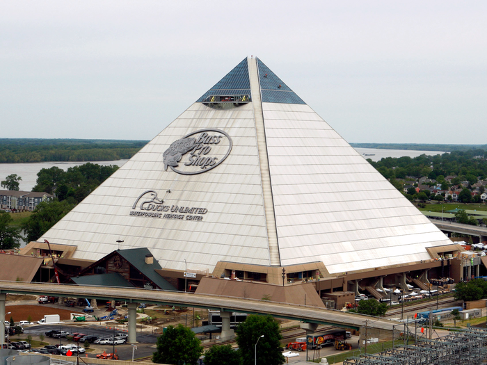 bass pro shop pyramid photos