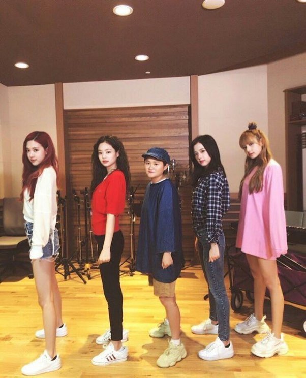 blackpink jisoo height in feet