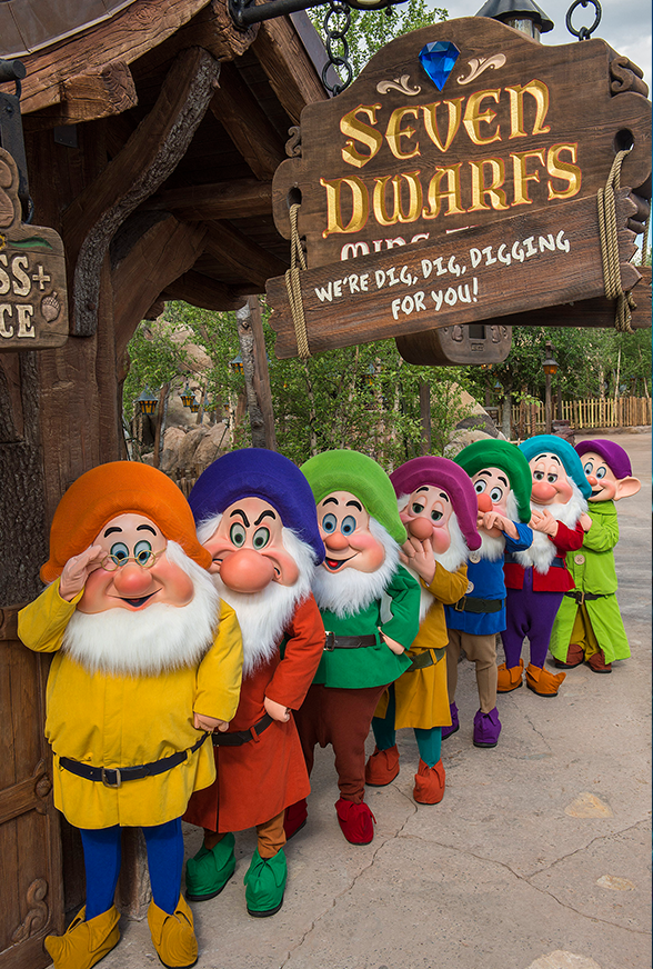 seven dwarfs mine train logo