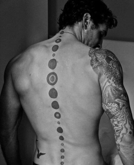 tatuajes espalda columna hombre