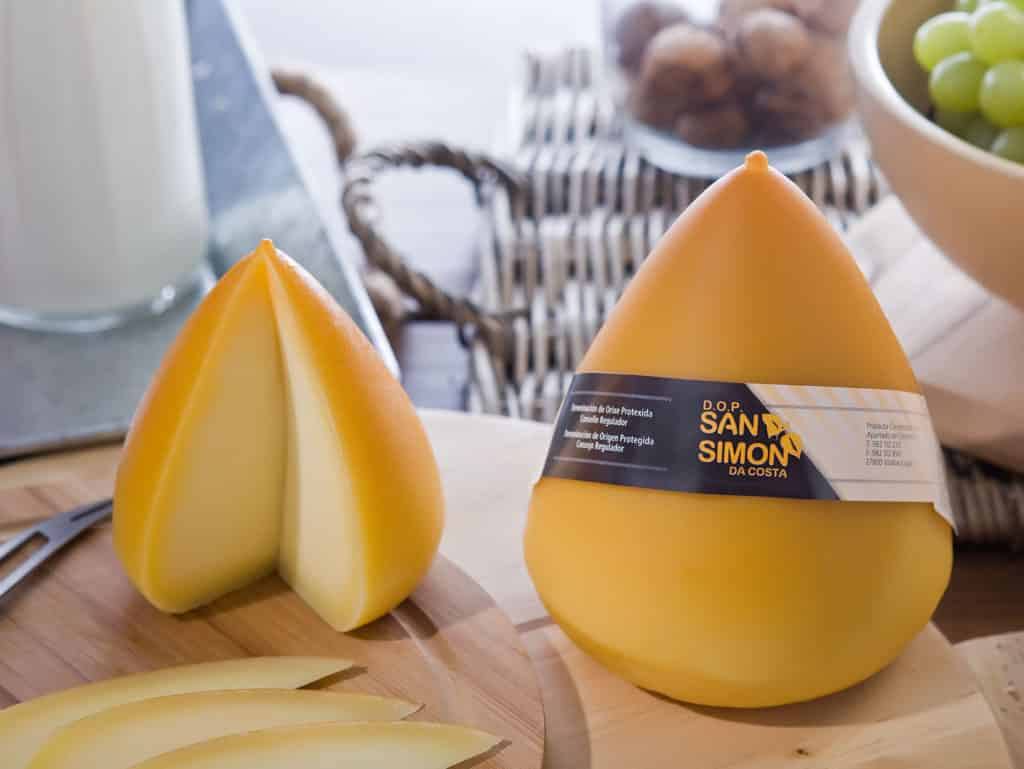 smoked cheese that originates from galicia