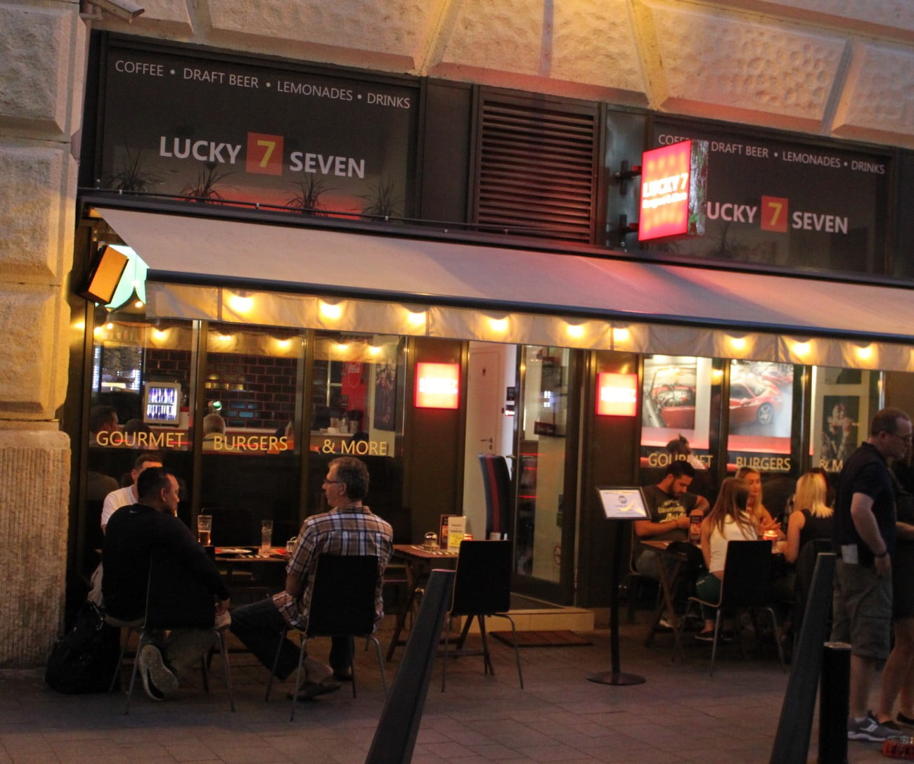 lucky 7 burger budapest