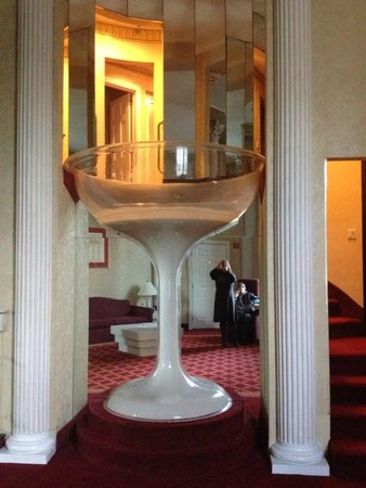 champagne glass tub in poconos