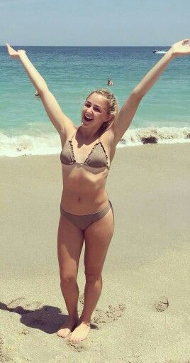 chloe lukasiak beach