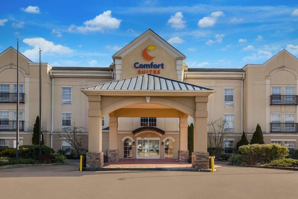 comfort suites north brunswick