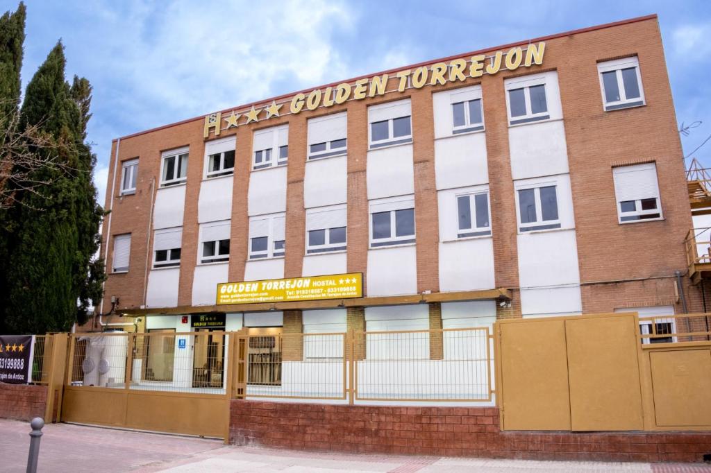 hostal golden torrejon