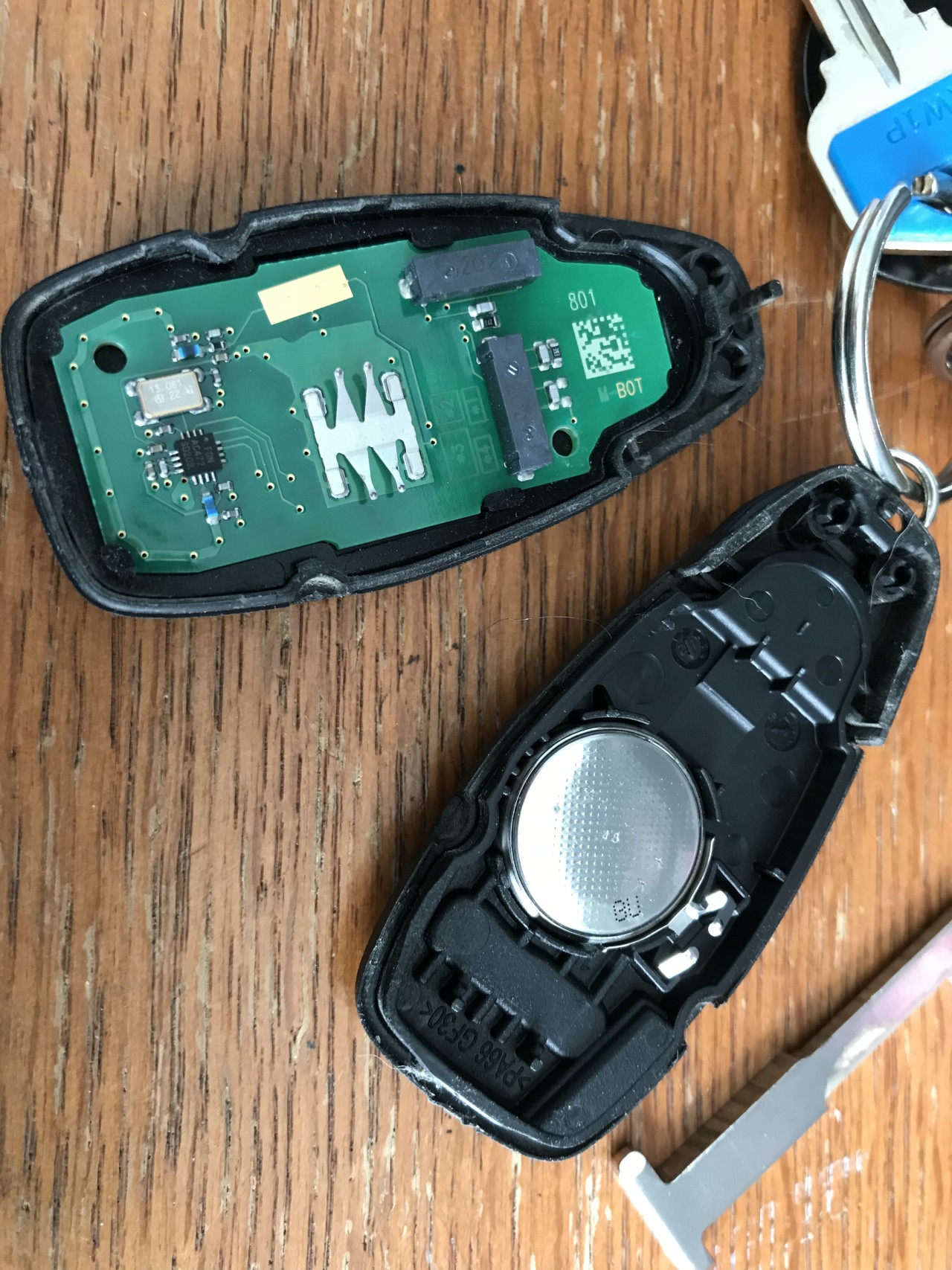 change battery in ford focus key