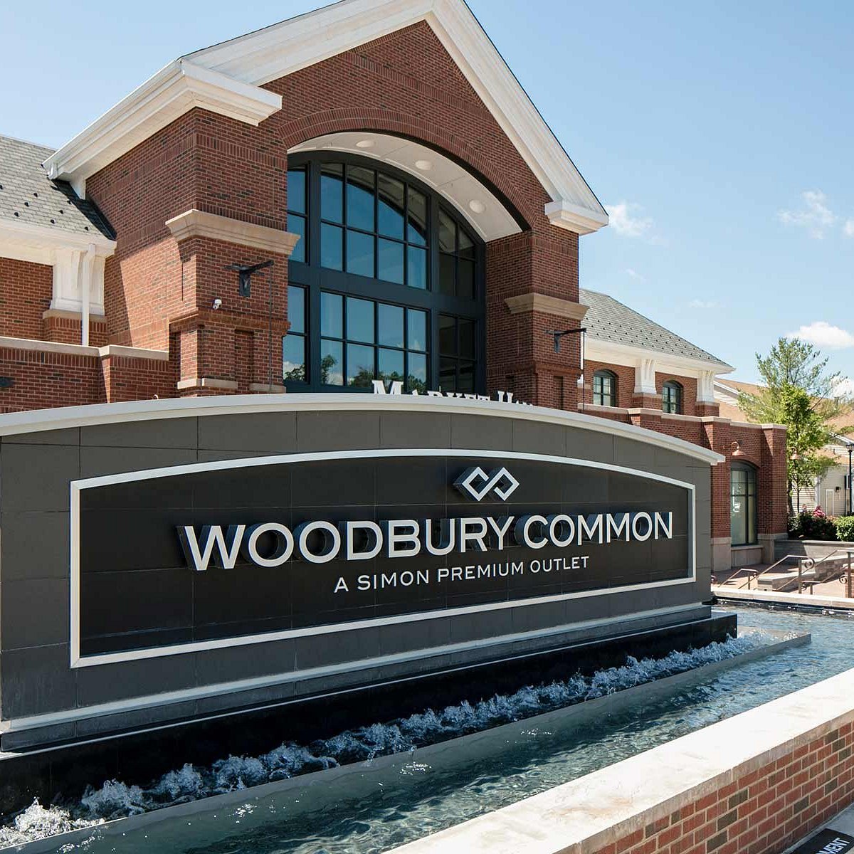 woodbury commons outlet