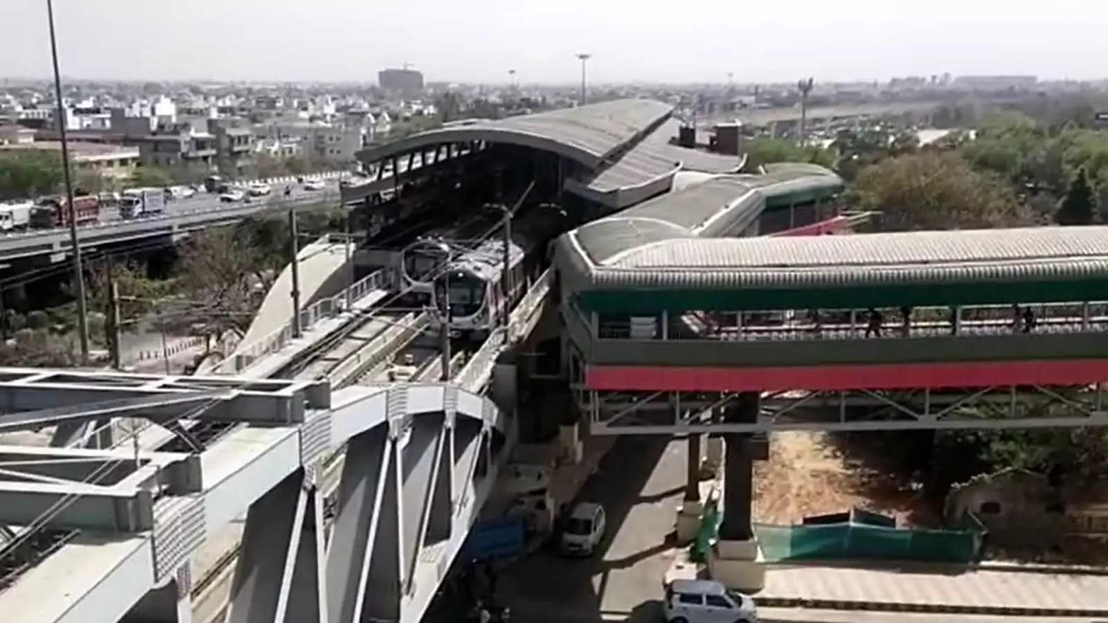 west punjabi bagh metro station