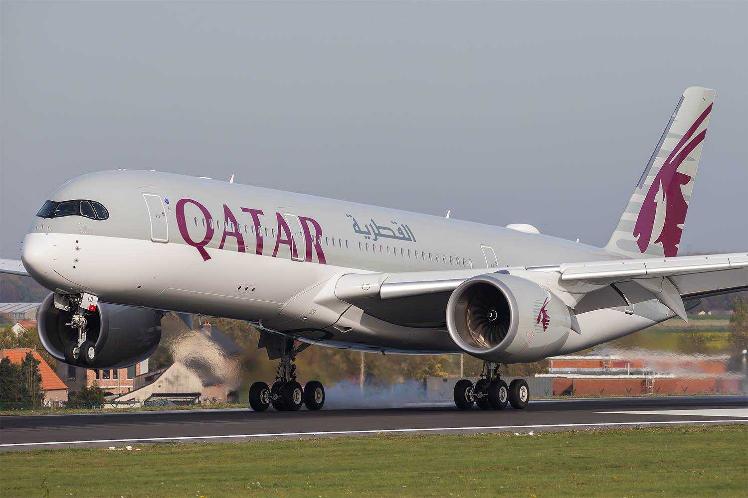 does qatar airways fly to toronto