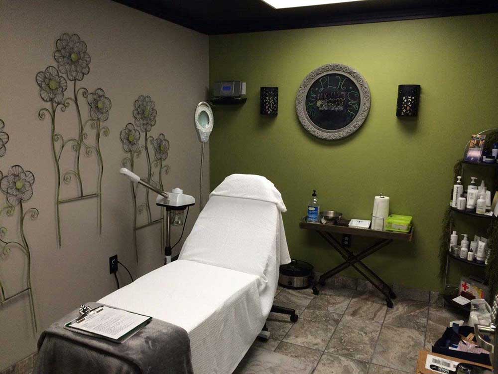 esthetician room for rent