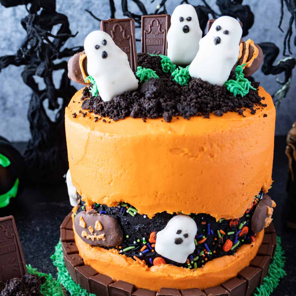 decorations for halloween cakes