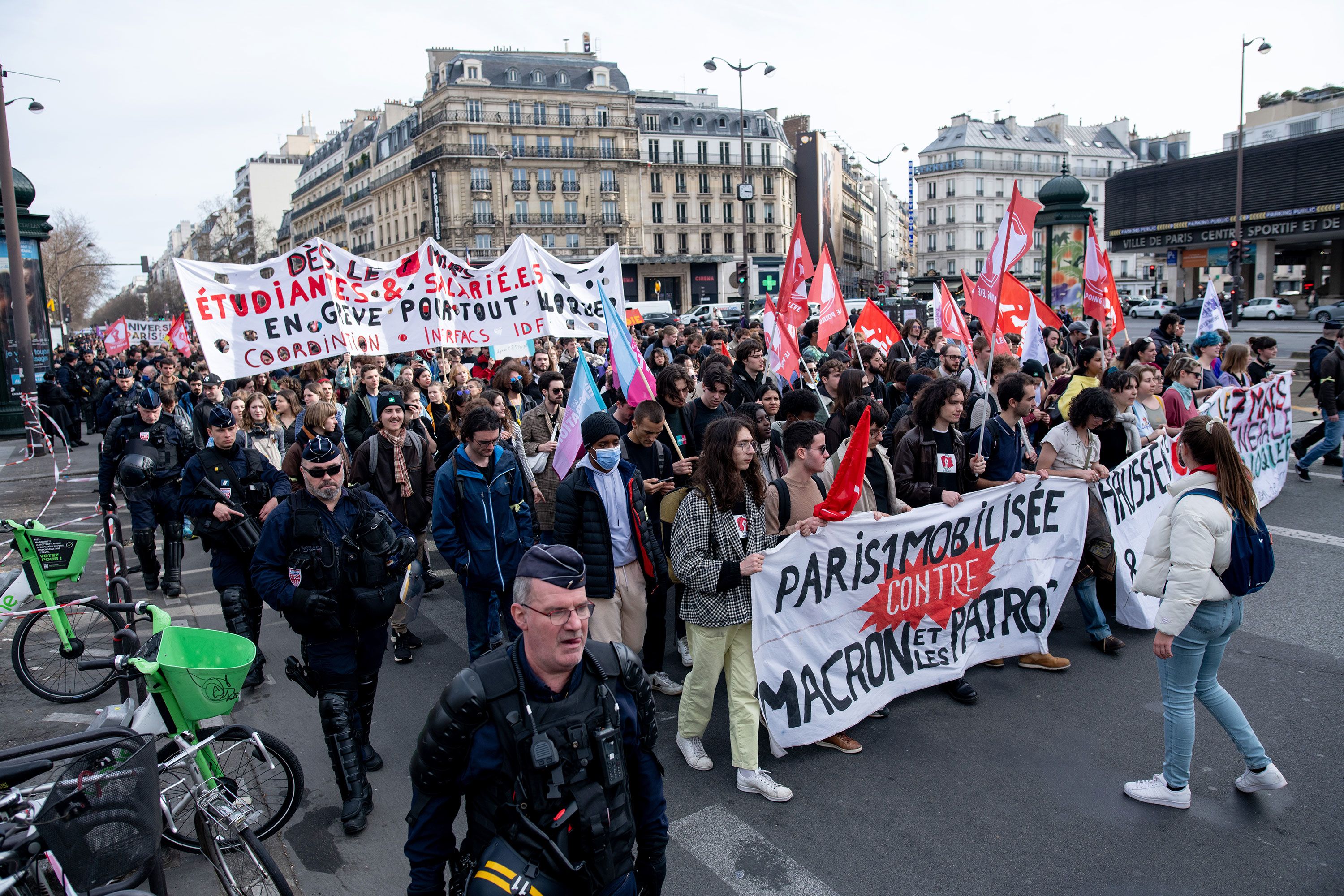 france retirement age protest