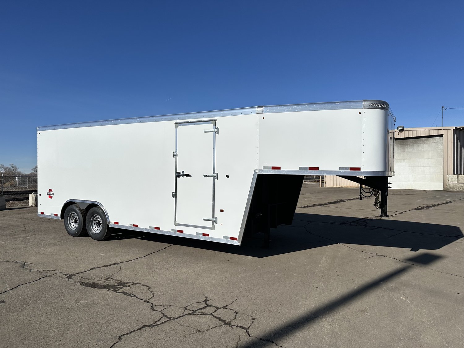 gooseneck enclosed trailer