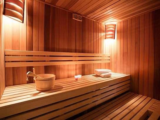 hillaries sauna