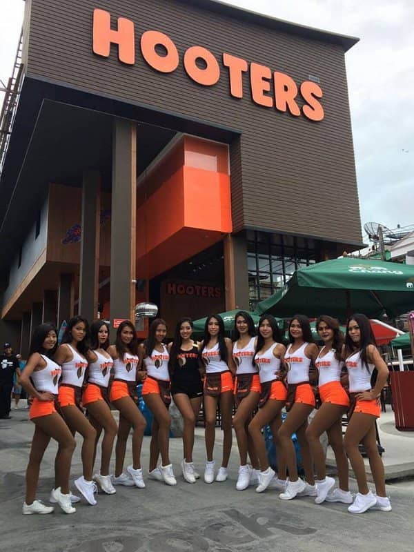 hooters locations