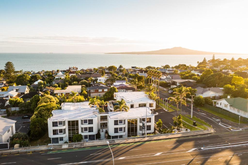 hotel takapuna