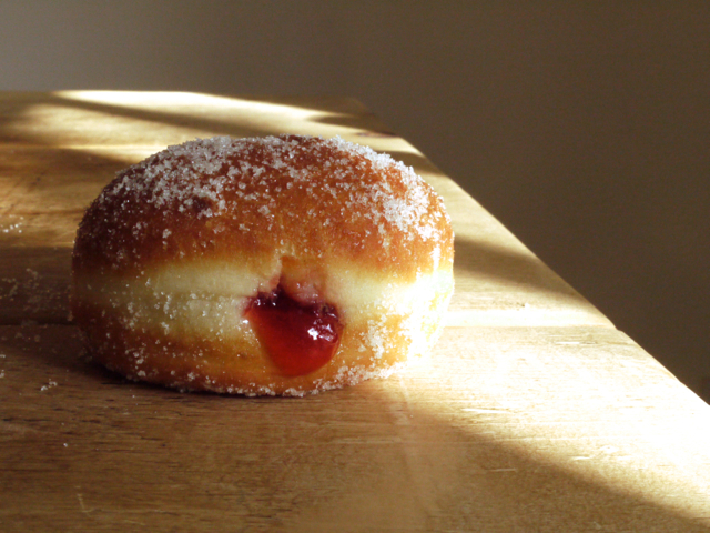 how many calories are in a jam doughnut