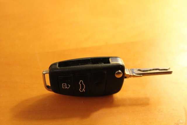 how to replace battery in audi key fob