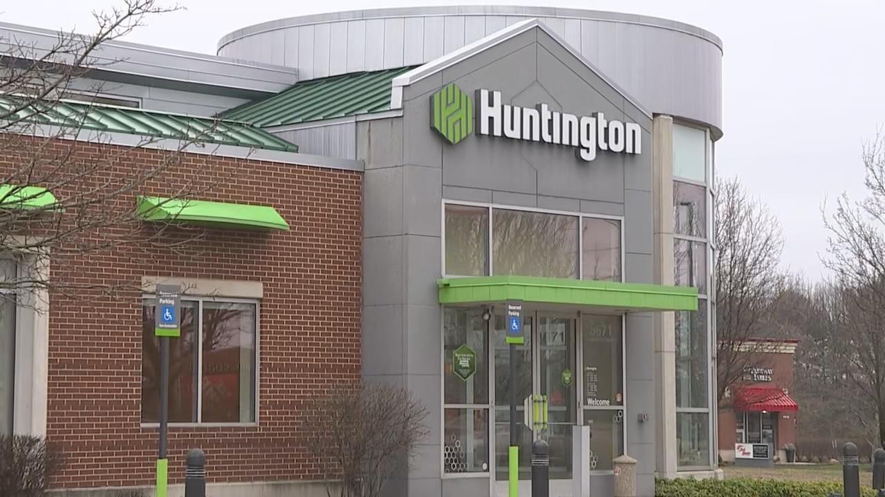 huntington bank louisville ohio