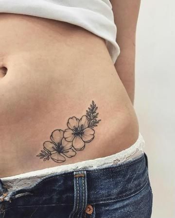 imagenes de tatuajes en la cadera para mujeres