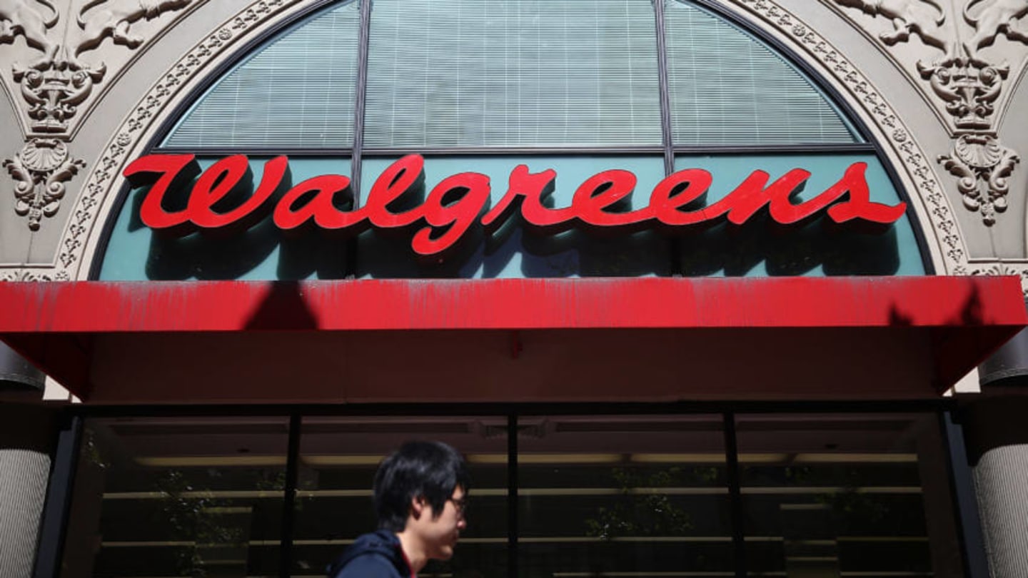 is walgreens open on july 4