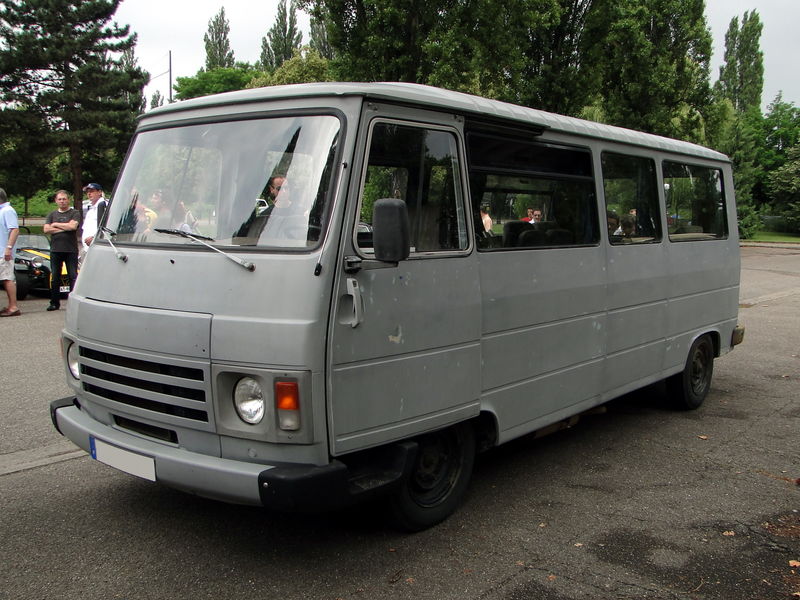 j9 minibus