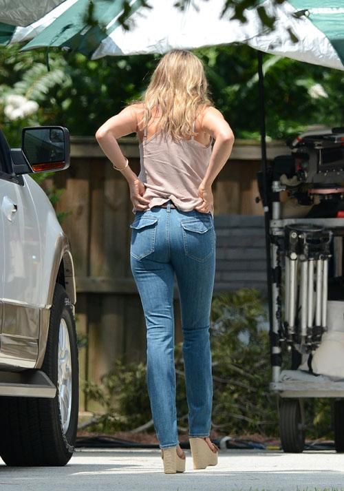 jennifer aniston bum