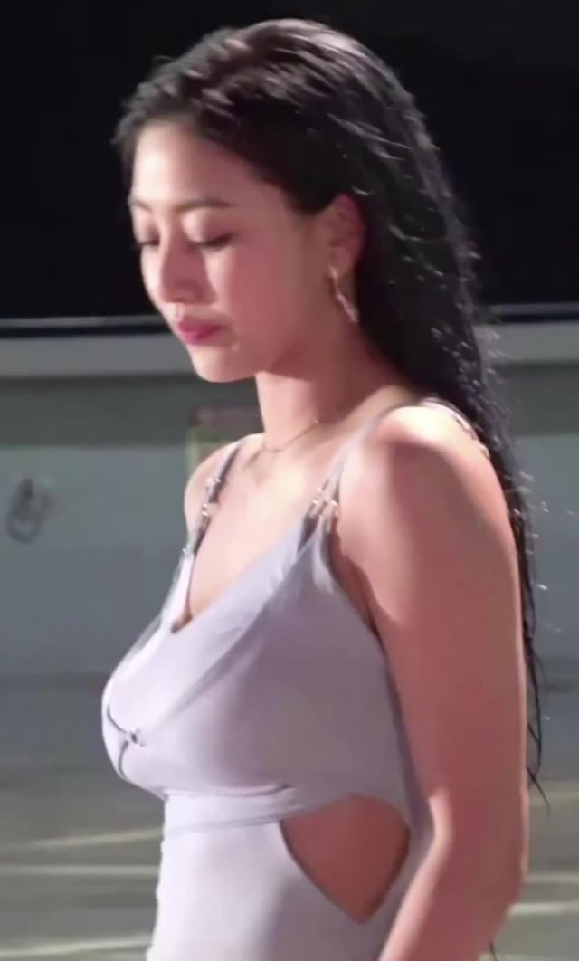 jihyo boobies