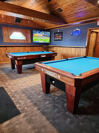 johnnys bar billards