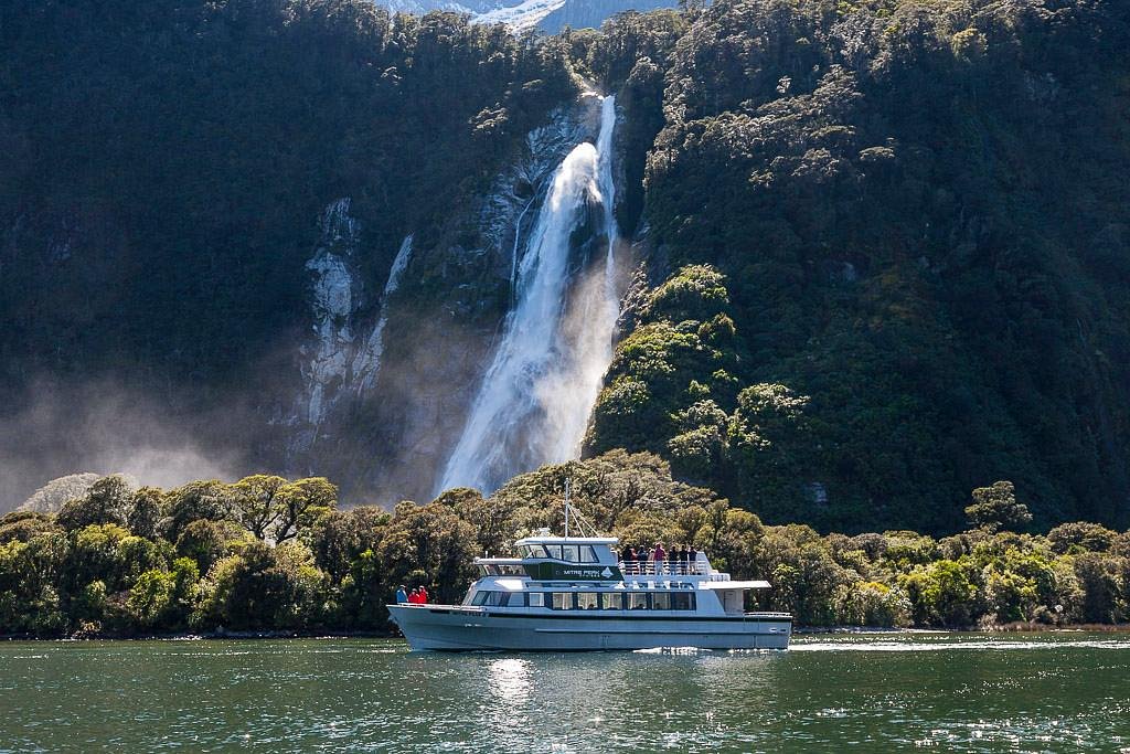 mitre peak cruises