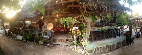 oasis bar and restaurant phi phi