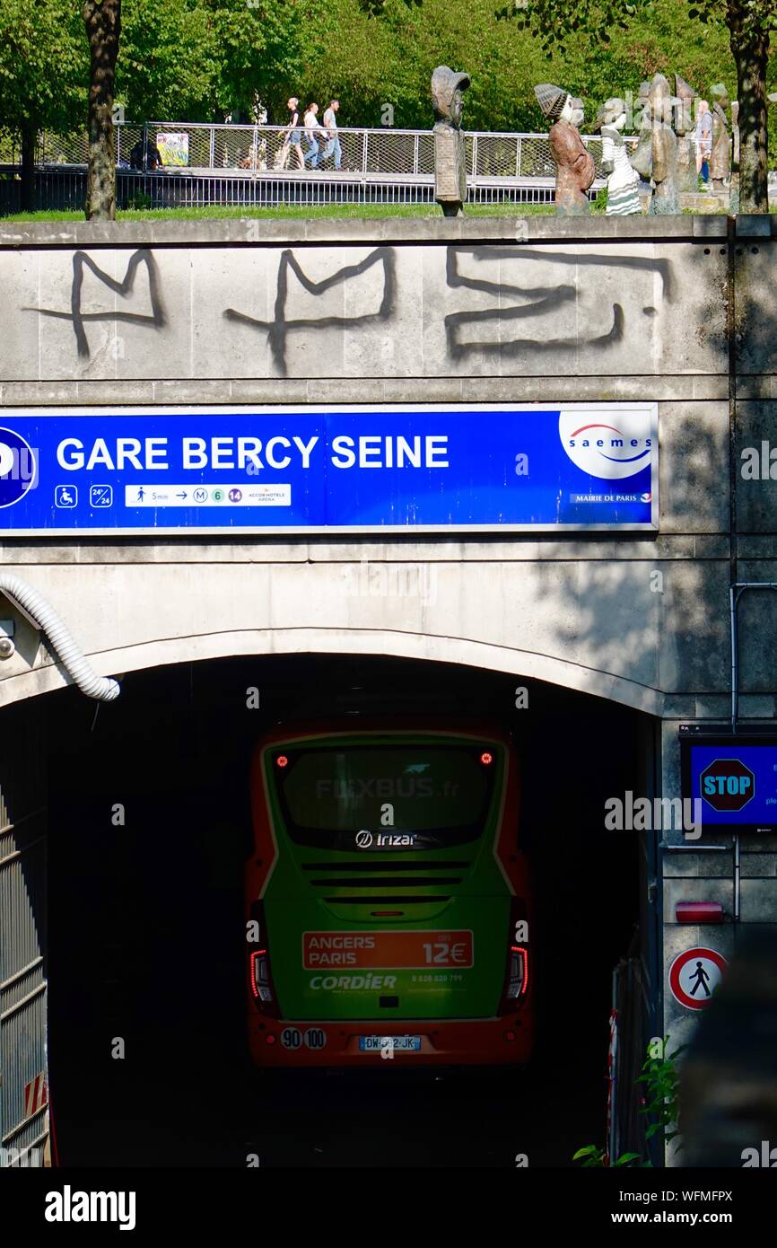 paris bercy seine bus station