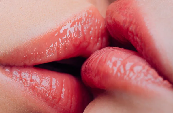 pictures of lips kissing