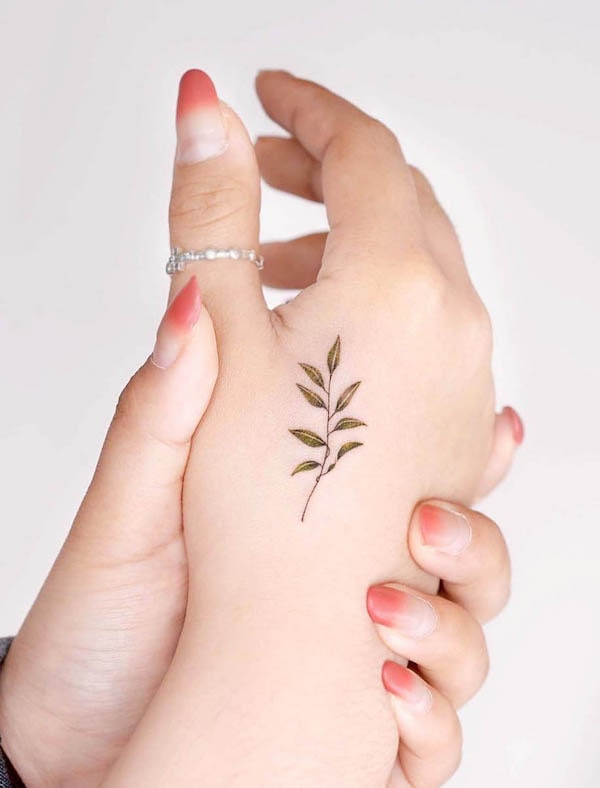 pretty hand tattoos for women