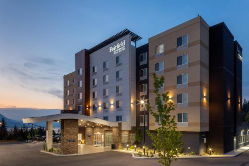 salmon arm hotels